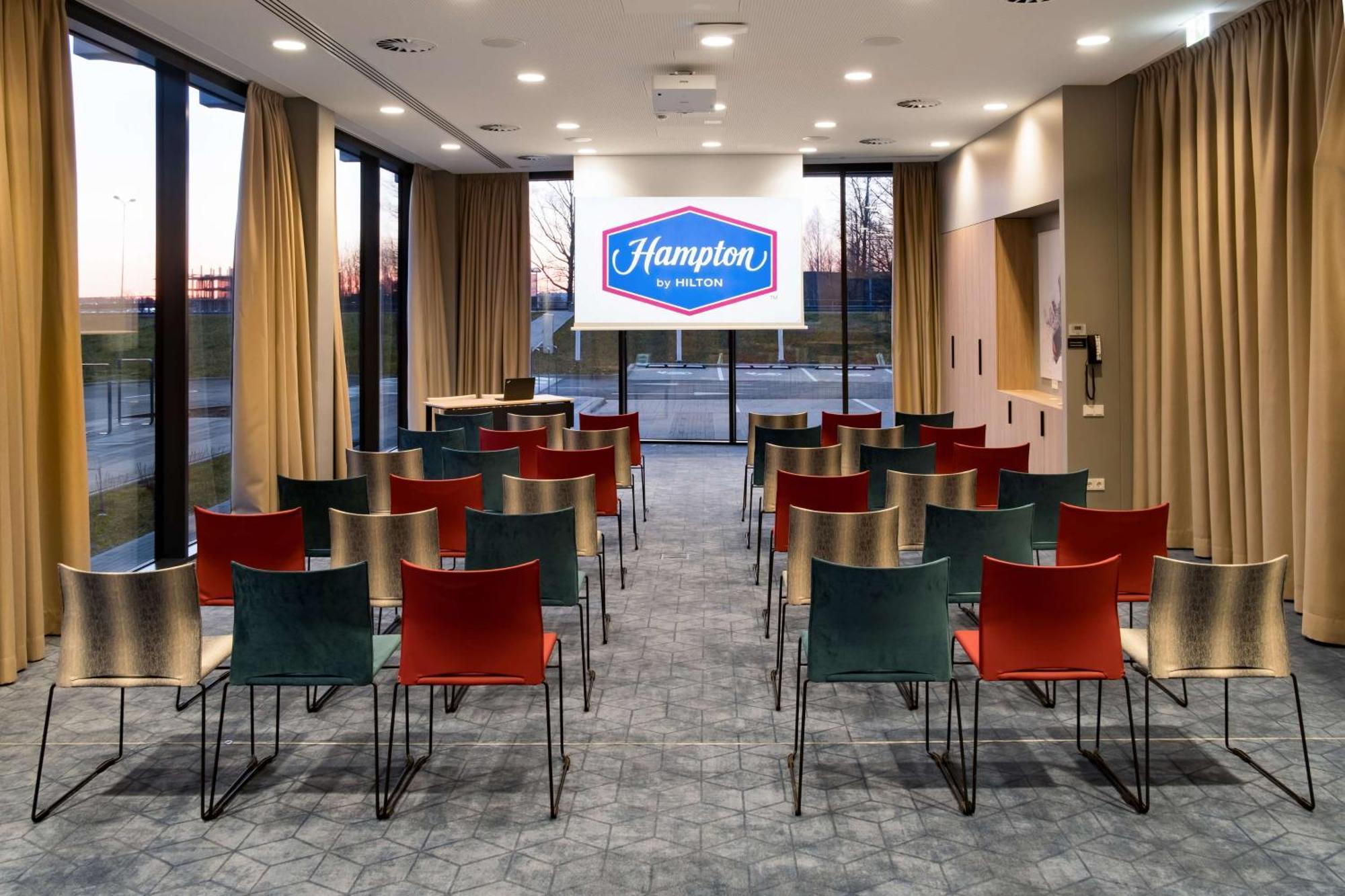Hampton By Hilton Riga Airport Hotel Mārupe Екстериор снимка