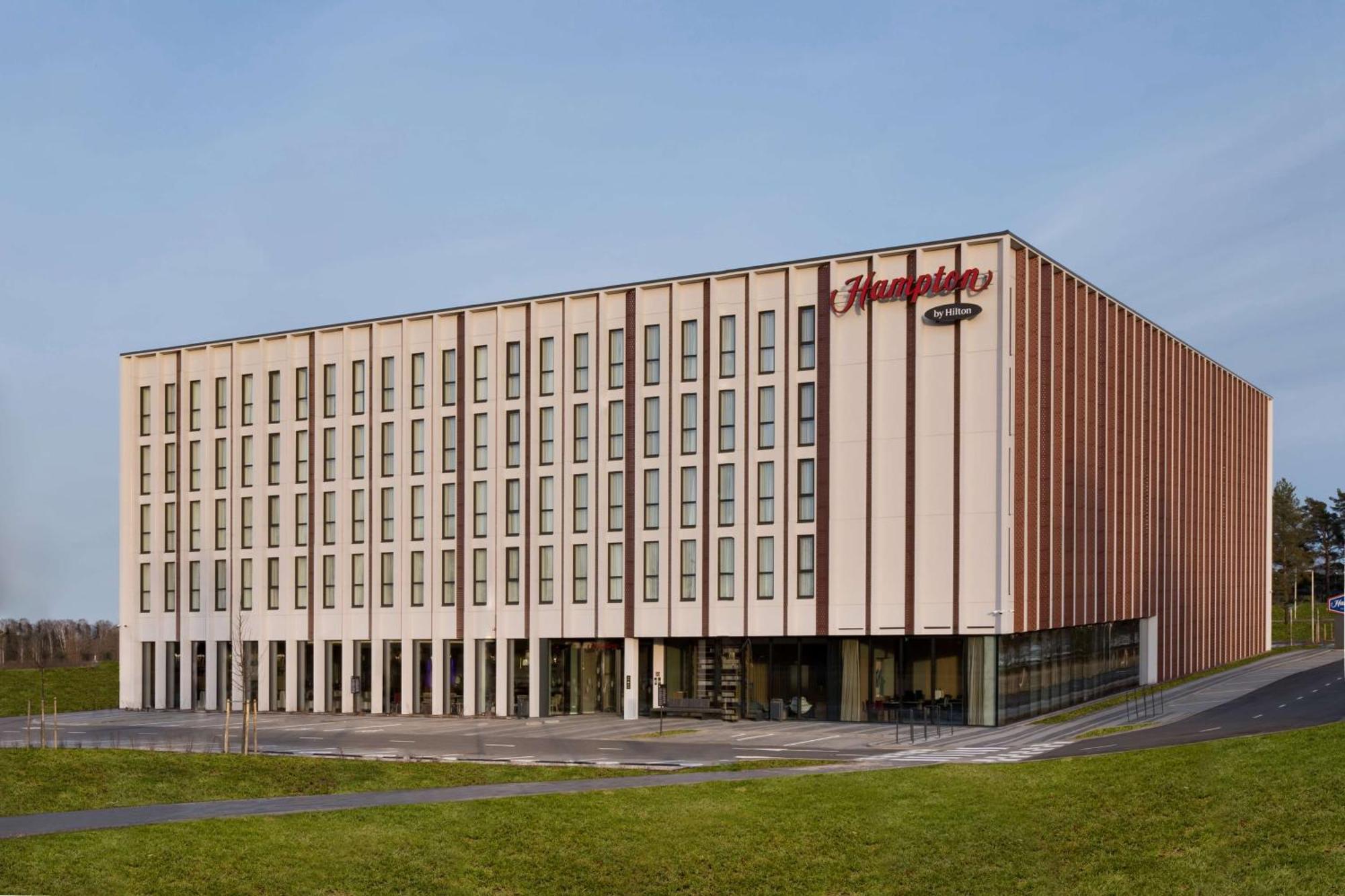 Hampton By Hilton Riga Airport Hotel Mārupe Екстериор снимка